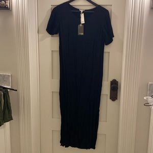 NWT Wilfred (Aritzia) long short sleeve lined dress